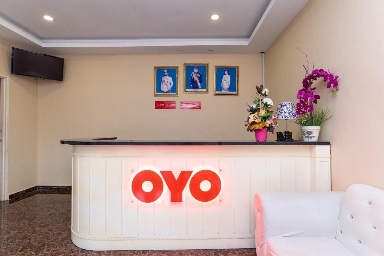 Oyo 1228 R & R Motel Джохор-Бару Экстерьер фото