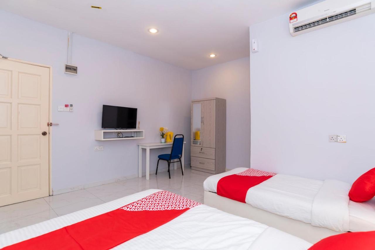 Oyo 1228 R & R Motel Джохор-Бару Экстерьер фото