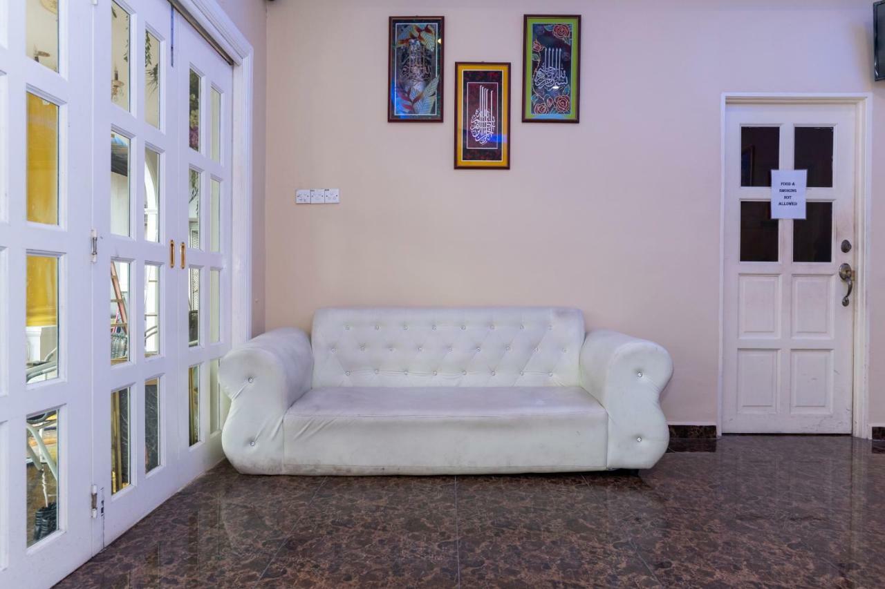Oyo 1228 R & R Motel Джохор-Бару Экстерьер фото