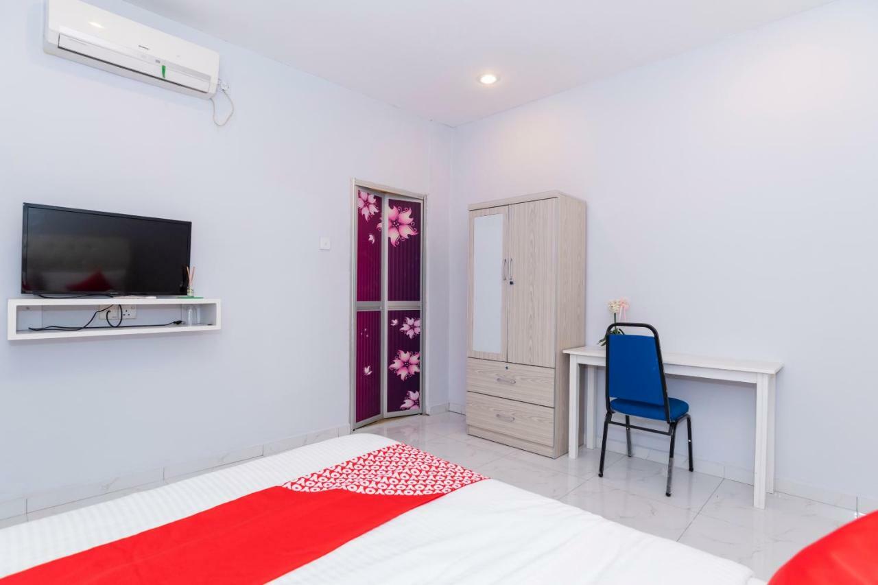 Oyo 1228 R & R Motel Джохор-Бару Экстерьер фото